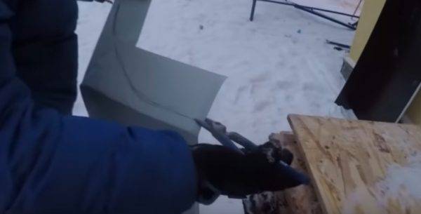 Герметизация печной трубы на крыше из профнастила — основные методы и пошаговая инструкция