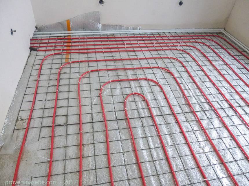 Заливка теплого пола: как правильно и чем залить стяжку, каким раствором, полусухая стяжка на водяной пол, каким бетоном заливать, фото и видео