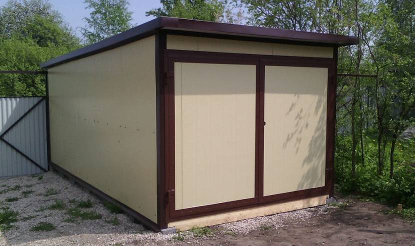 Из какого материла дешевле построить гараж?