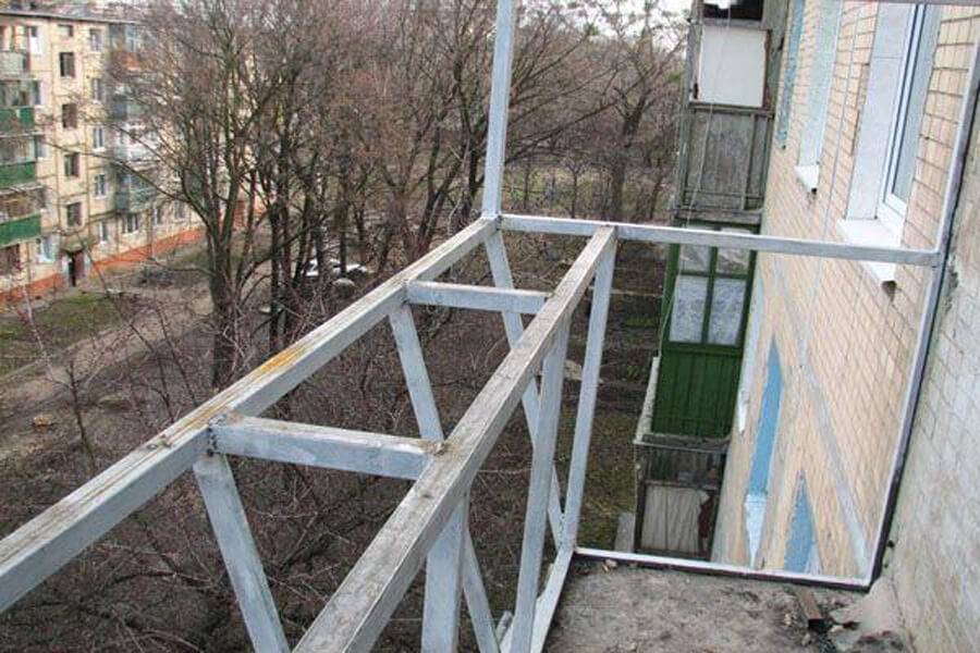 Остекление балкона своими руками: советы и рекомендации по подготовке, пошаговая инструкция по монтажу