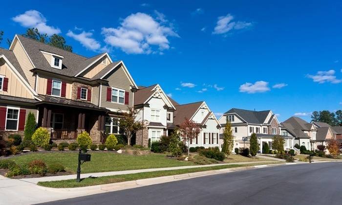 Расчет минимального и оптимального угла наклона крыши в процентах и градусах в зависимости от вида крыши и кровельного материала