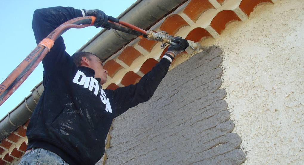 Штукатурка стен из газобетона внутри помещения: технология, пошаговая инструкция