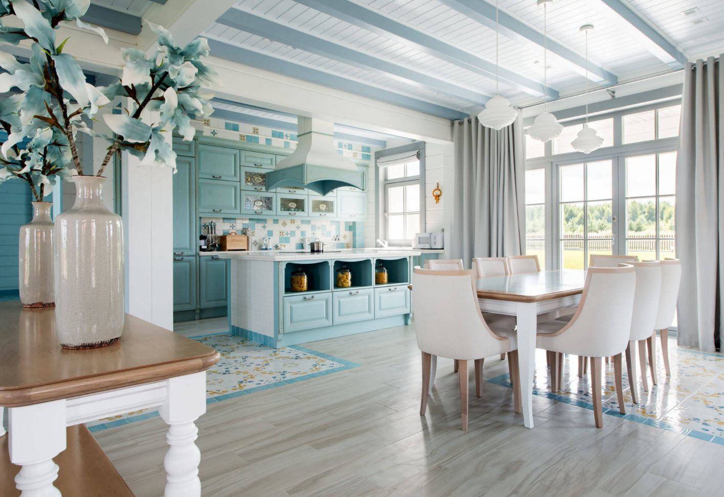 Внутренние стены и потолок . дом из бруса.