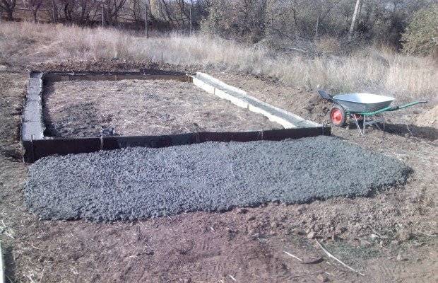 Из какого материла дешевле построить гараж?