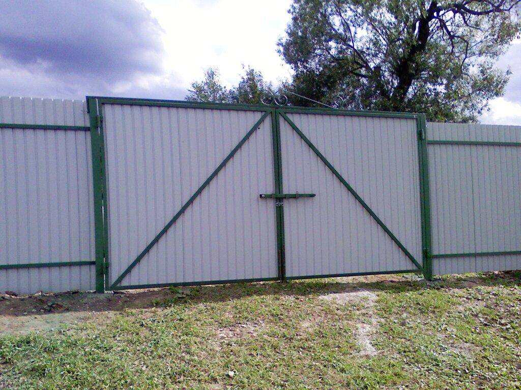 Как сделать калитку своими руками: конструкции, проекты и советы как построить калитку (95 фото)