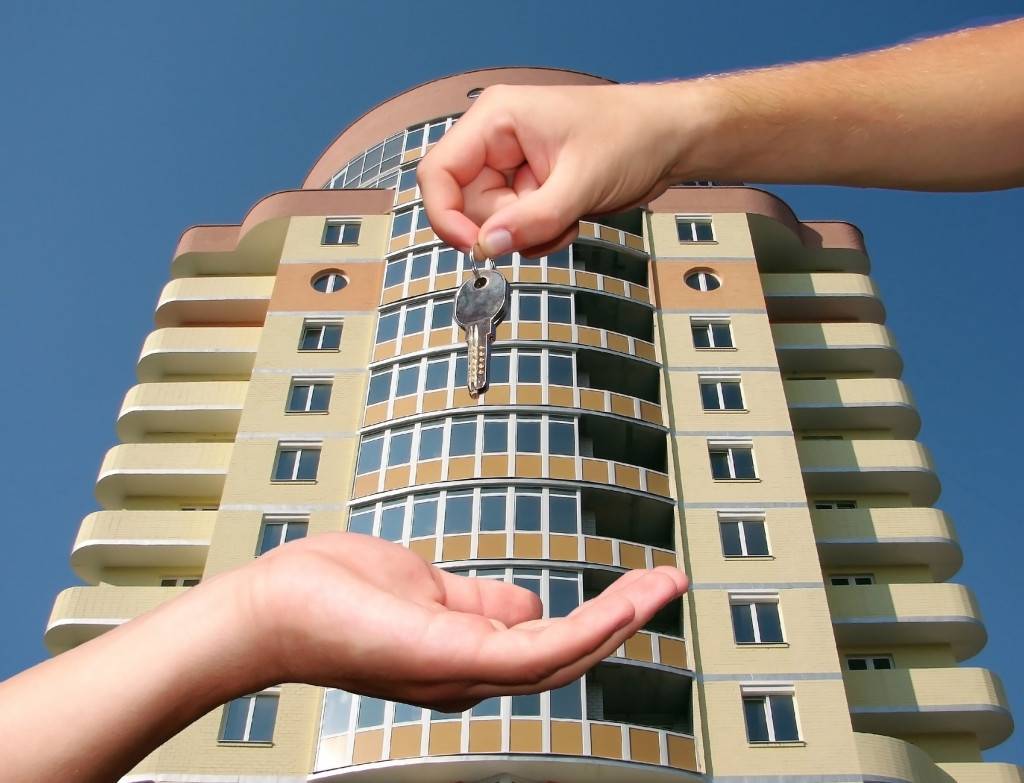 Как сдавать квартиру в москве и жить в городе на море