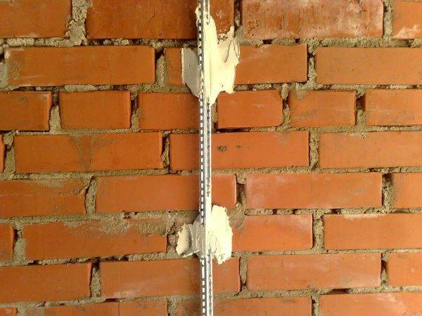 Выравнивание стен по маякам своими руками: пошаговая инструкция