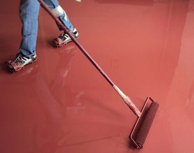 Во сколько обойдется залить пол самовыравнивающейся смесью – оцениваем рентабельность