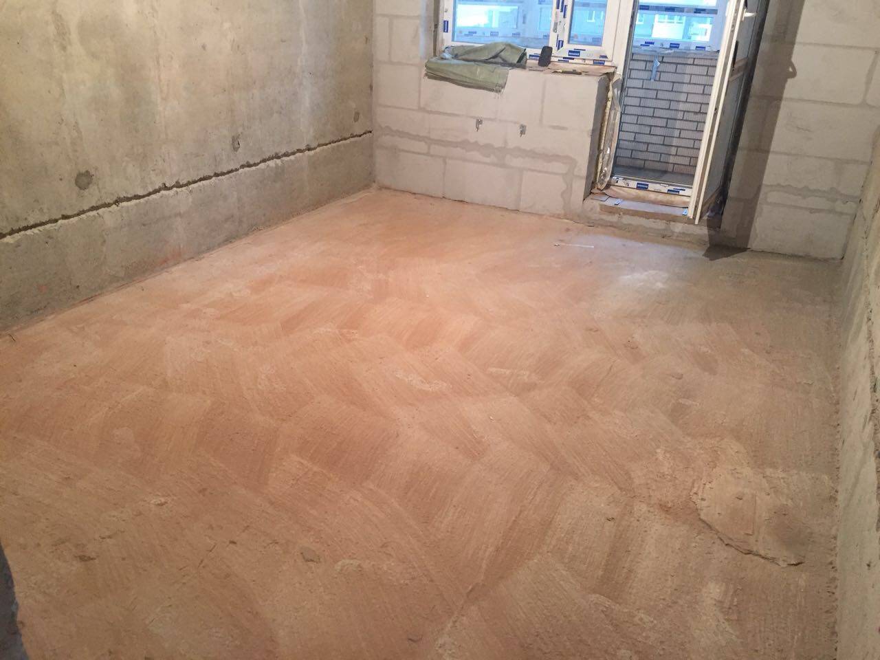 Выравнивание пола самовыравнивающейся смесью своими руками – расчет, подготовка основания и технология заливки