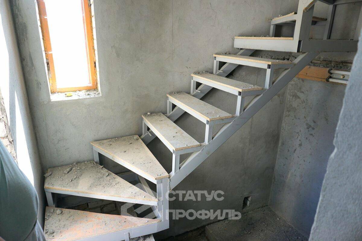 Чертеж лестницы с забежными ступенями