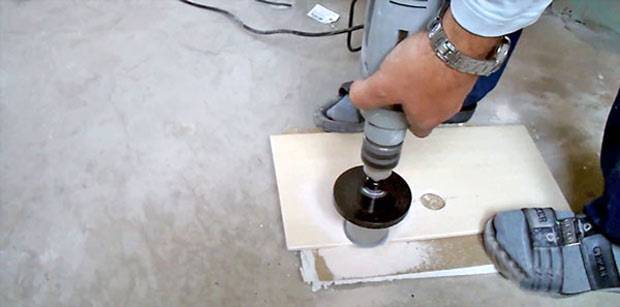 Как просверлить отверстие в кафельной плитке