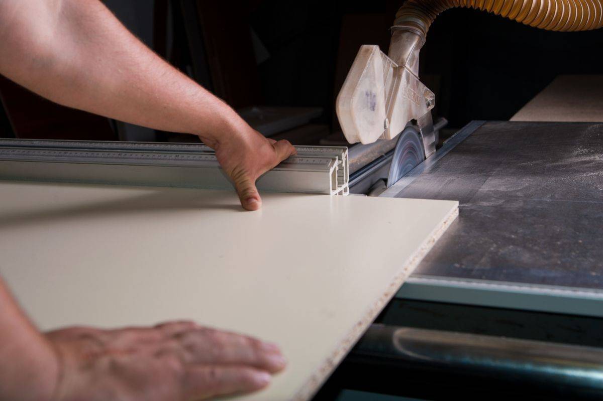 Как сделать дверь из досок своими руками: типы и способы изготовления