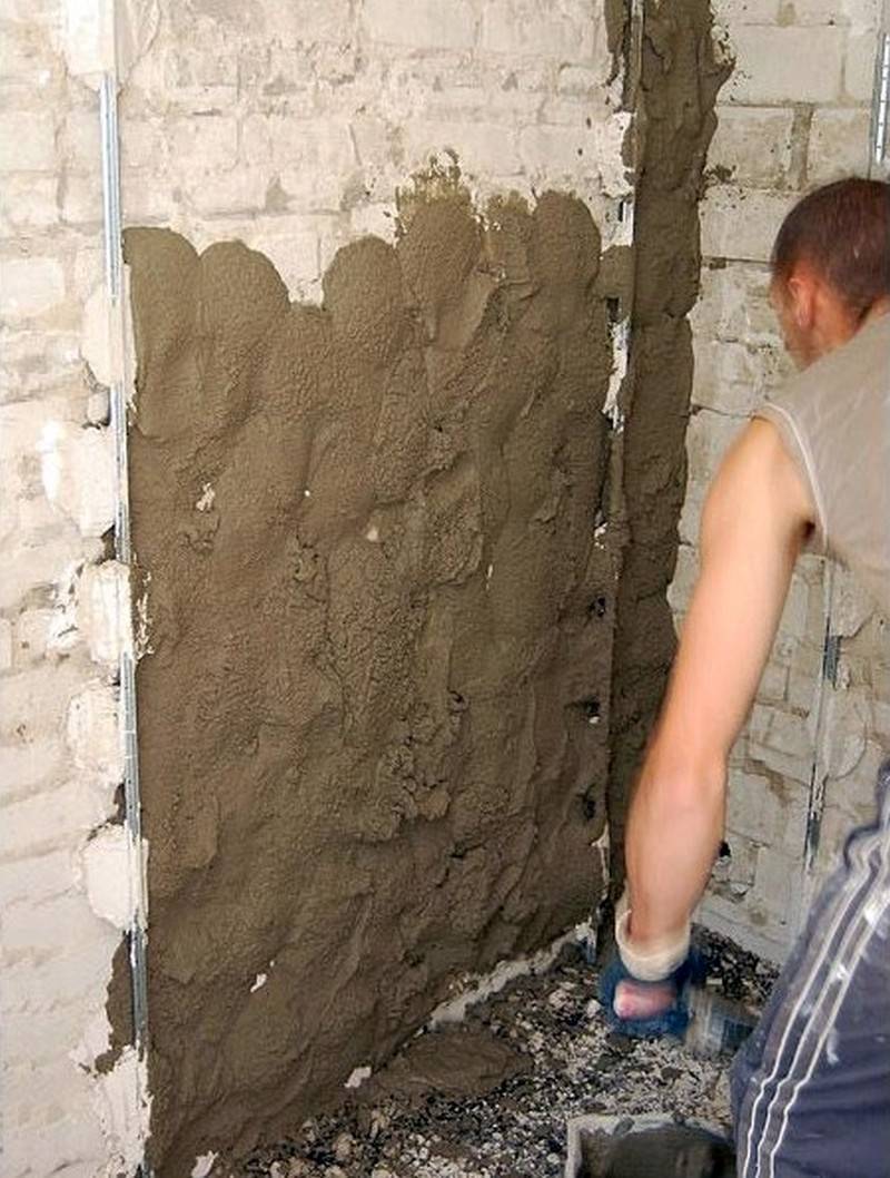 Как правильно выравнивать стены по маякам своими руками: выбор штукатурки, приготовление раствора, нанесение смеси