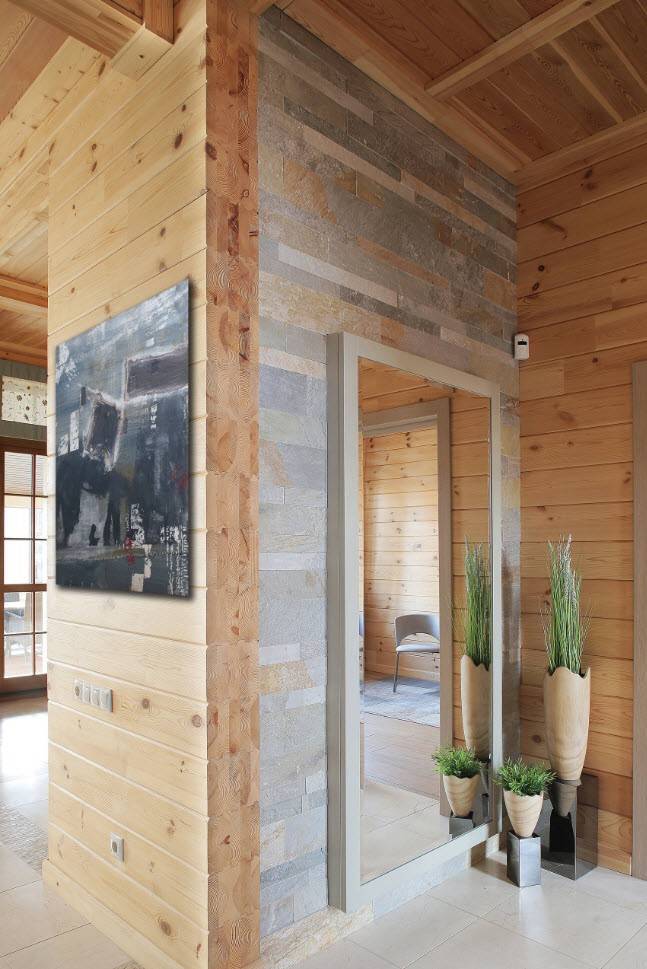 Внутренние стены и потолок . дом из бруса.