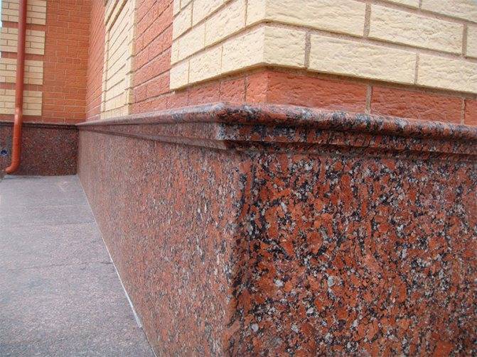 Чем отделать цоколь: рассматриваем бюджетные и не очень варианты