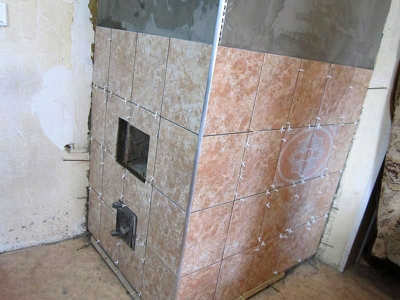 Как приклеить плитку на печь своими руками?