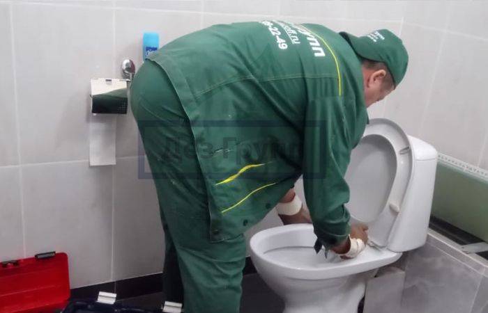 Проверенные методы, как самостоятельно прочистить засор в унитазе в домашних условиях
