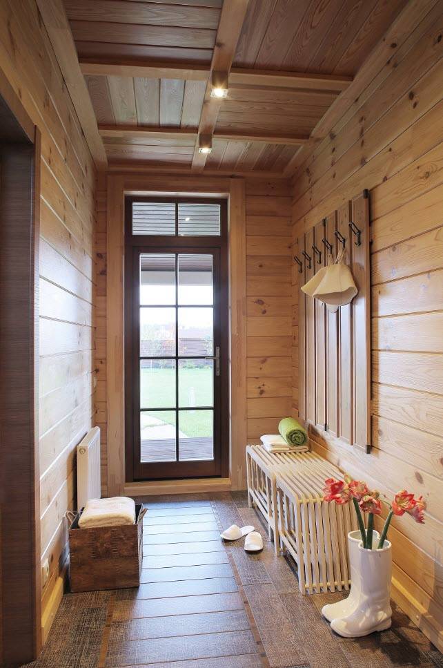 Внутренние стены и потолок . дом из бруса.