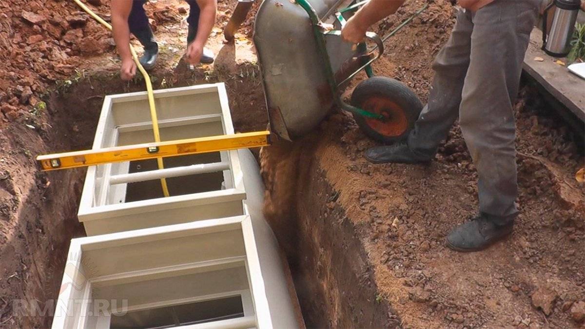 На какую глубину можно закапывать септик?