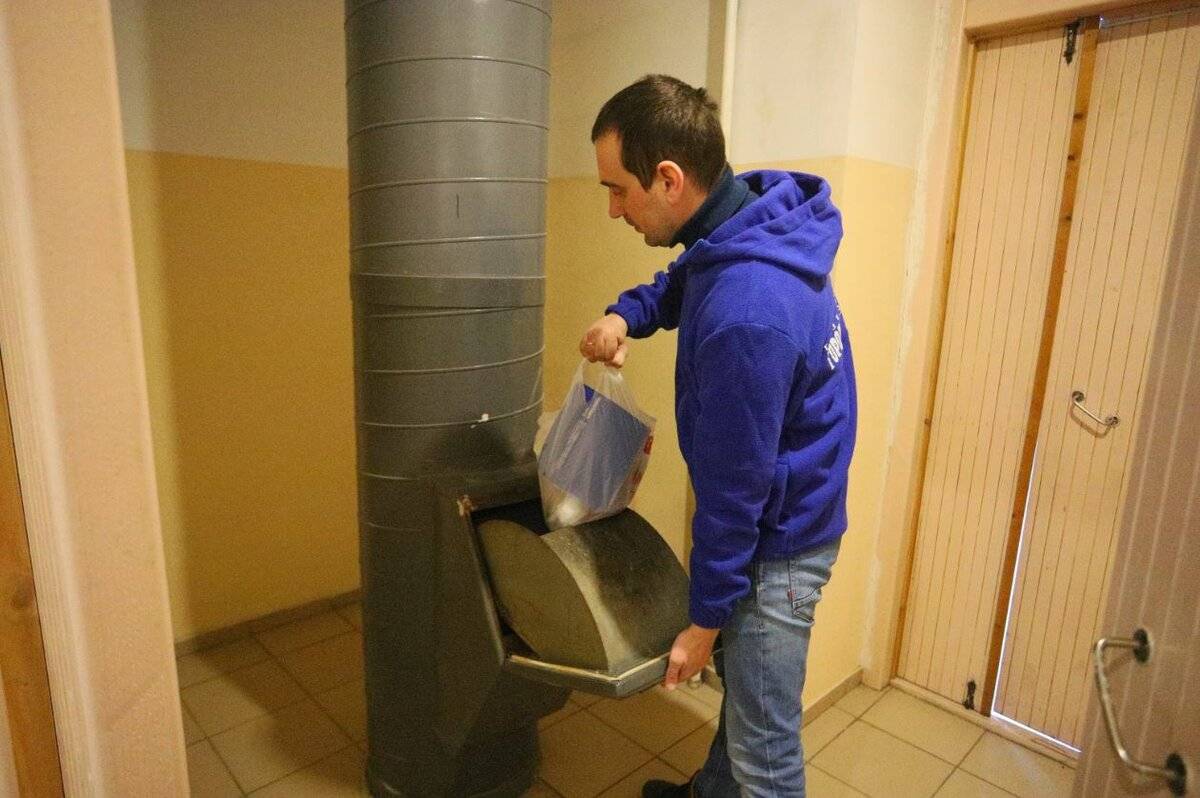 Президент на время запретил выдворять иностранцев и ограничивать их въезд в рф