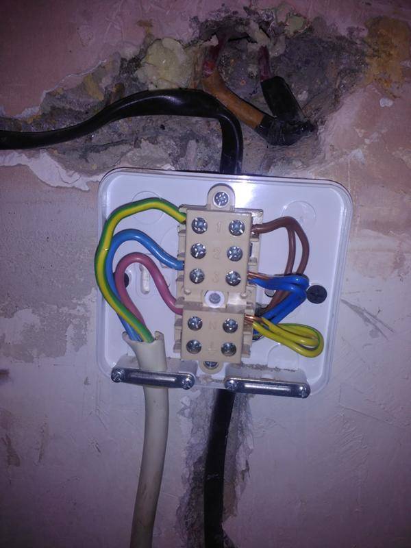 Перенос розетки своими руками: как нарастить провода