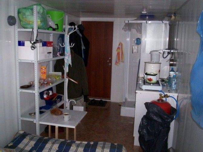 Переоборудовал гараж в квартиру, теперь ночую там и работаю