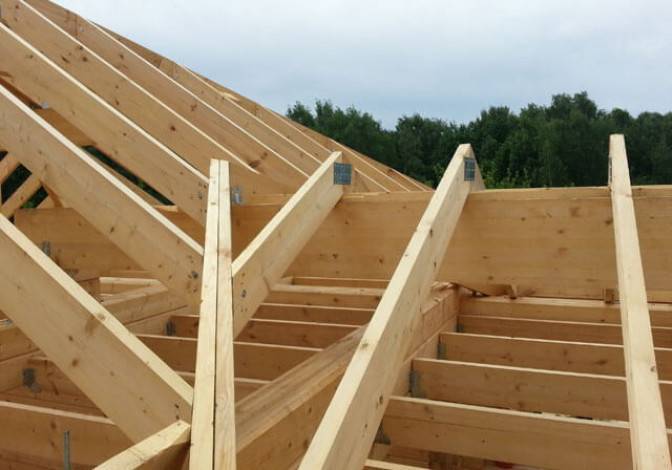 Обрешетка крыши под металлочерепицу своими руками: выбор материала и пошаговая инструкция