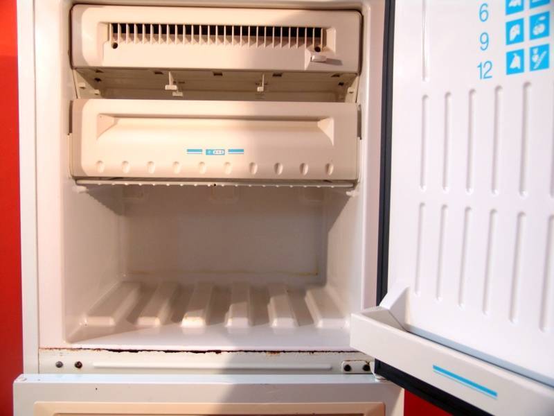 Как у холодильника стинол 103 переставить двери на другую сторону