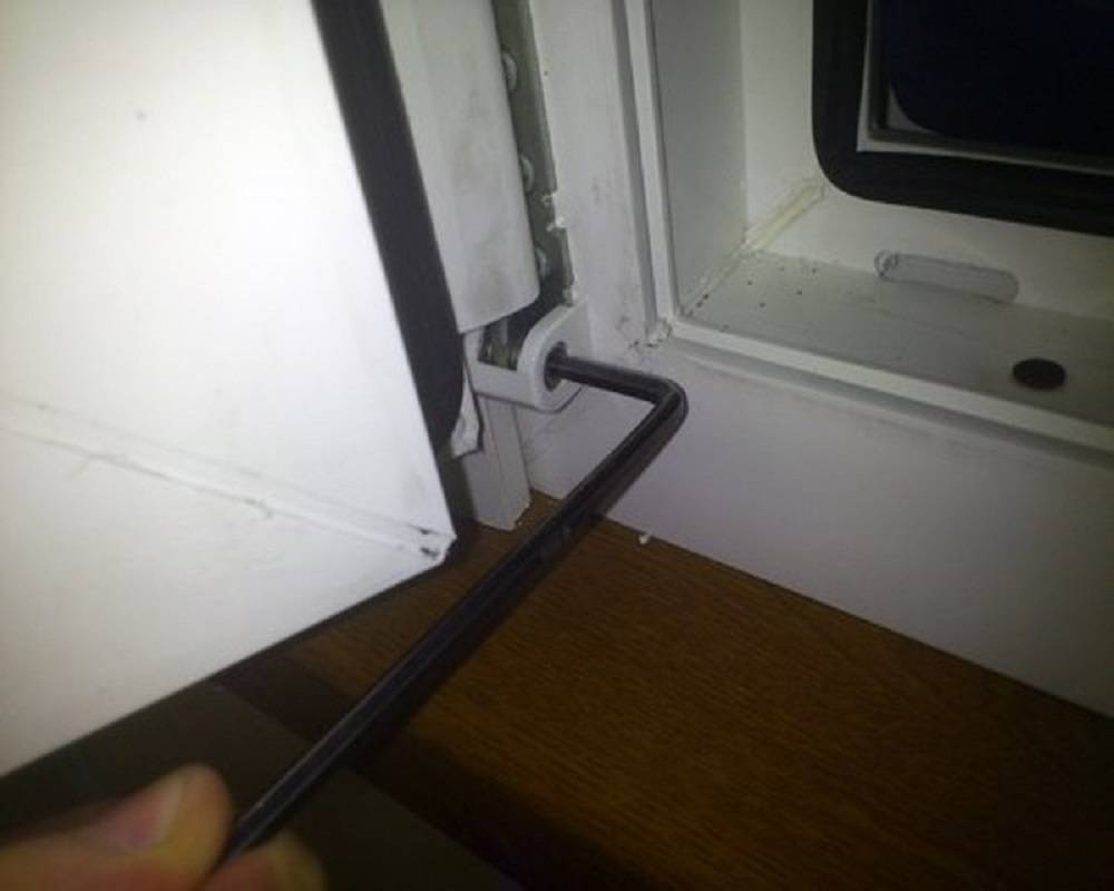 Если продувают пластиковые окна, то что можно сделать?