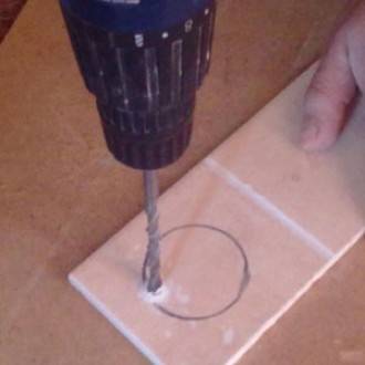 Как просверлить отверстие в кафельной плитке