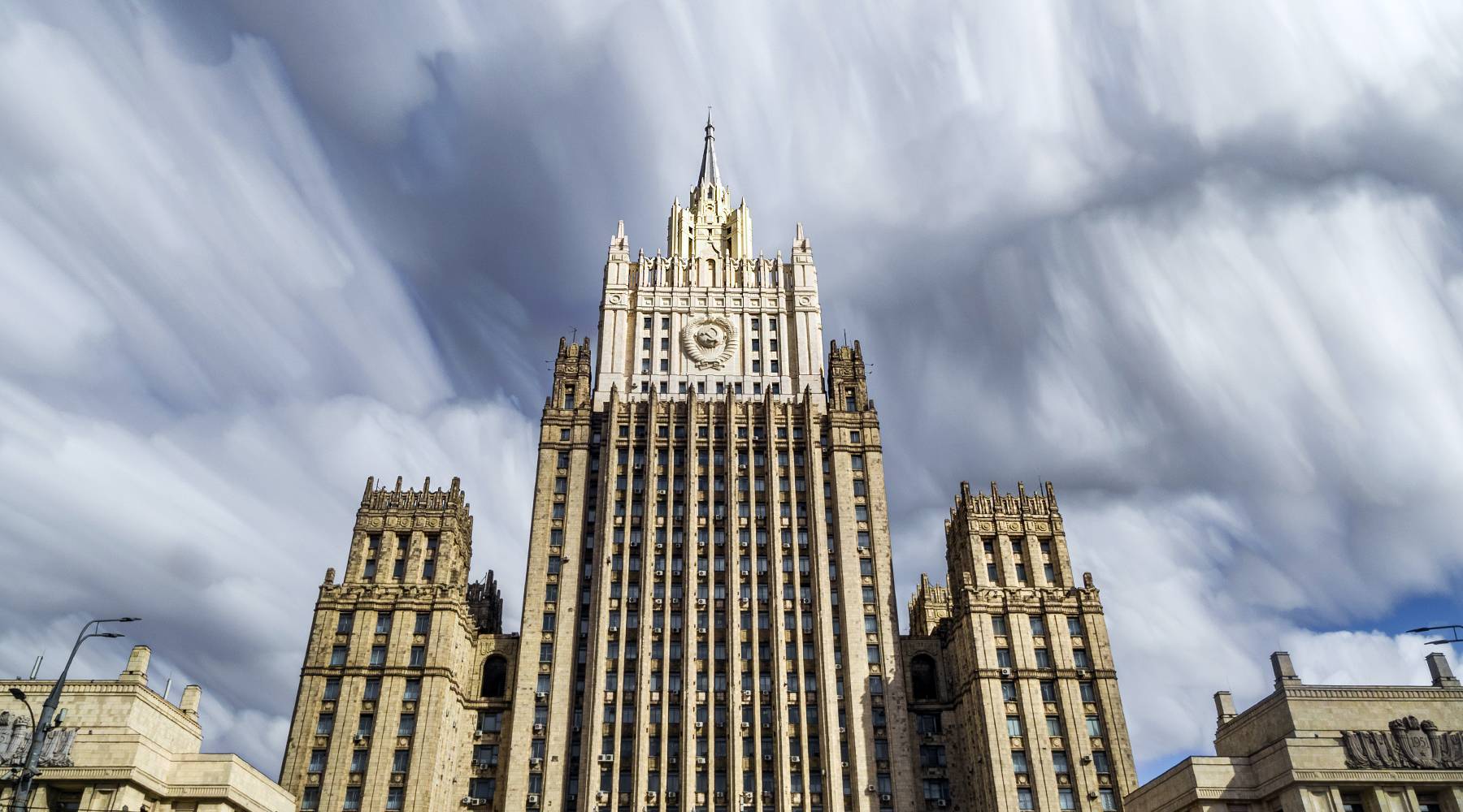 У американцев в высоту, у русских в длину — почему здания на Западе и в России строят по-разному?