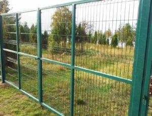 Установка забора из сетки рабицы своими руками – пошаговая инструкция