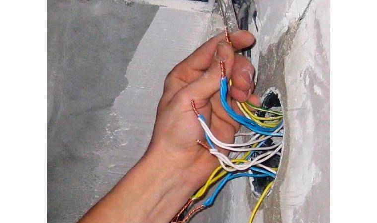 Как добавить розетку в квартире: от другой, уже имеющейся в комнате, и из щитка, а также выбор провода и способ монтажа, инструкция по установке и полезные советы