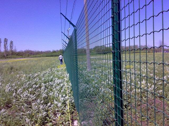 Металлический забор из профлиста и штакетника своими руками: пошаговая инструкция