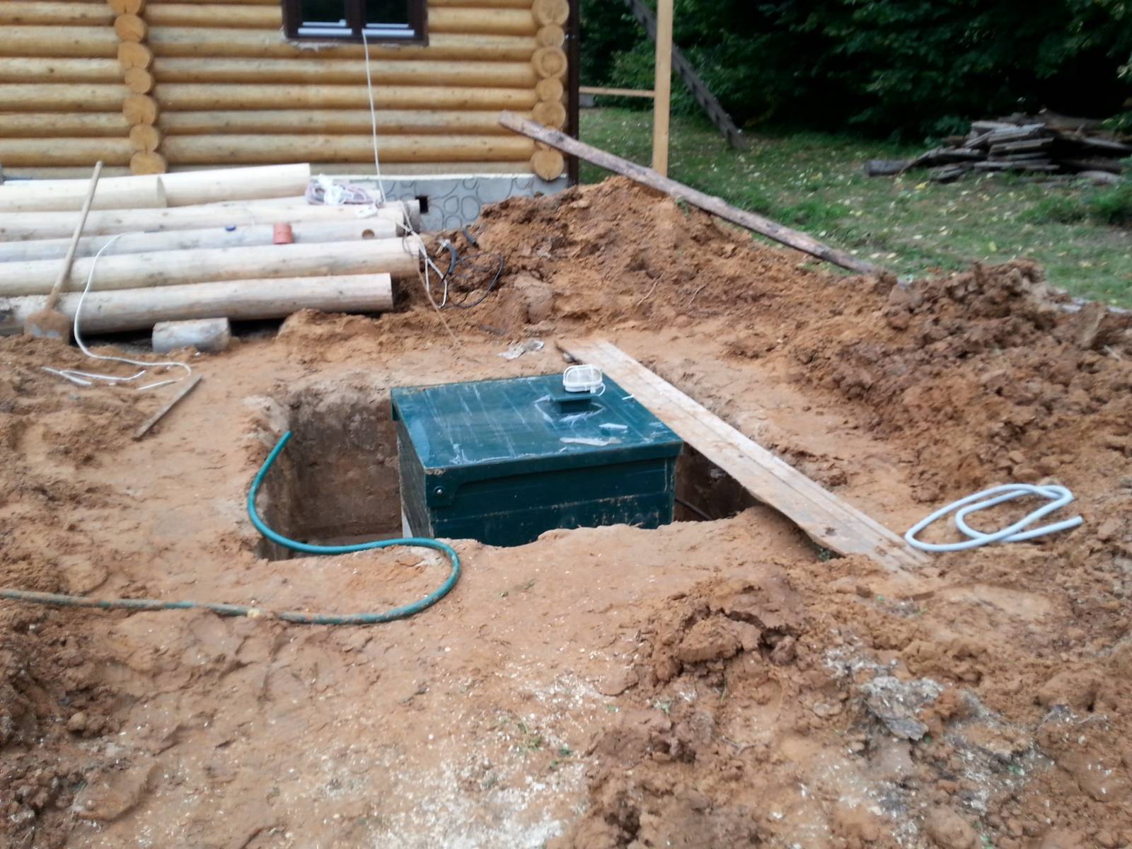 На какую глубину зкапывается септик? советы специалистов