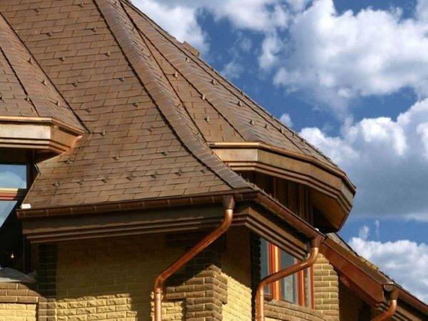 Как сделать водостоки своими руками: технические нюансы и специфика монтажа