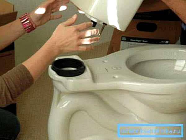 Что делать, если в унитазе постоянно течет вода?