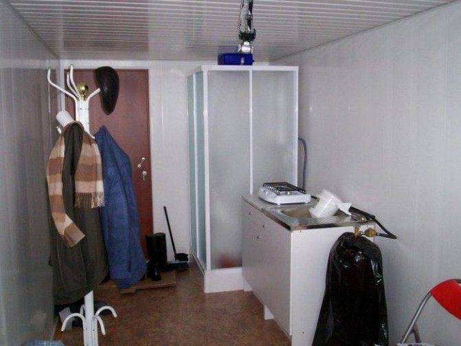 Переоборудовал гараж в квартиру, теперь ночую там и работаю