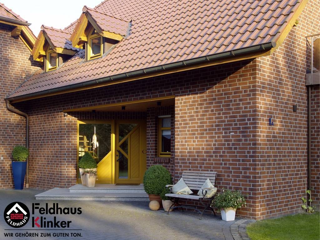 Фасад из цветного кирпича: выбор материала и основные дизайнерские решения