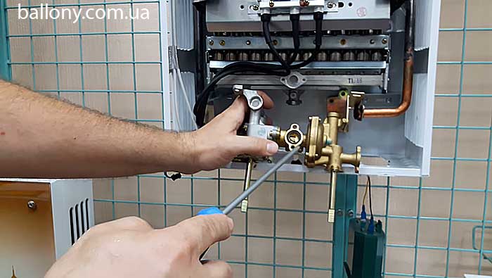 Почему течет газовый котел