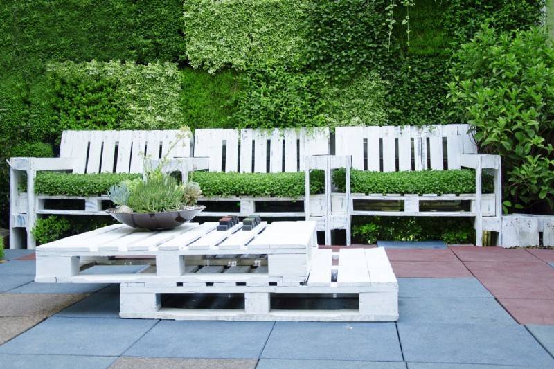 Шикарное кресло из поддонов на дачу своими руками – современно и не колхозно