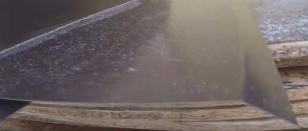 Герметизация печной трубы на крыше из профнастила — основные методы и пошаговая инструкция