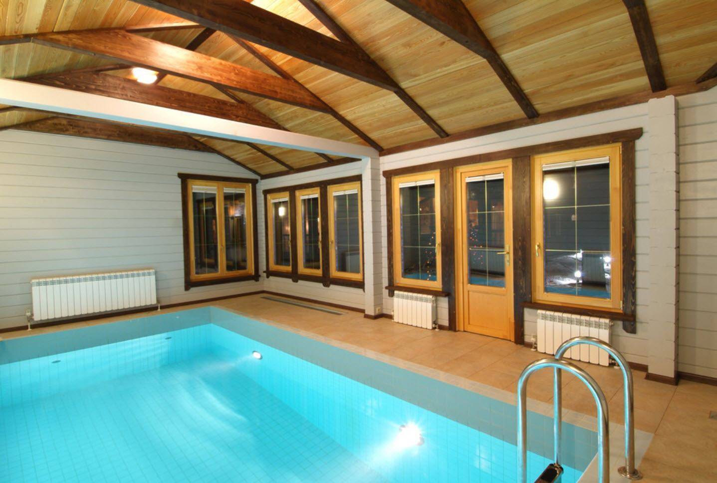 Внутренние стены и потолок . дом из бруса.