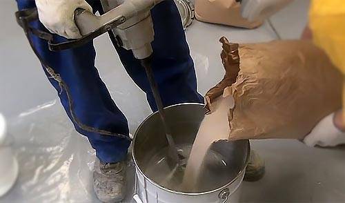 Во сколько обойдется залить пол самовыравнивающейся смесью – оцениваем рентабельность