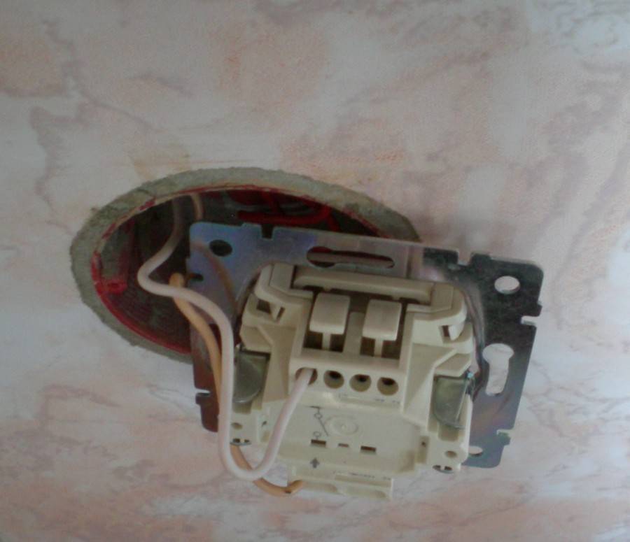 Как подключить выключатель: используем схемы