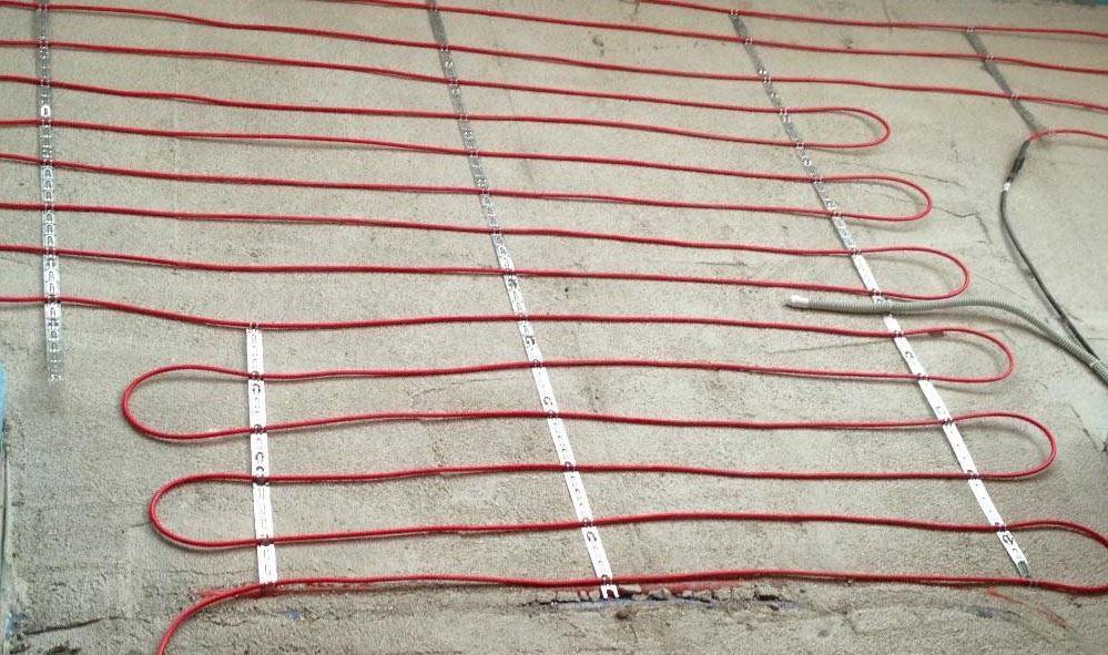 Как правильно положить плитку на пол в бане под уклоном?