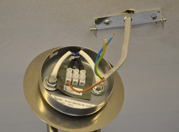 Схема подключения люстры на двухклавишный выключатель: инструкция по подключению