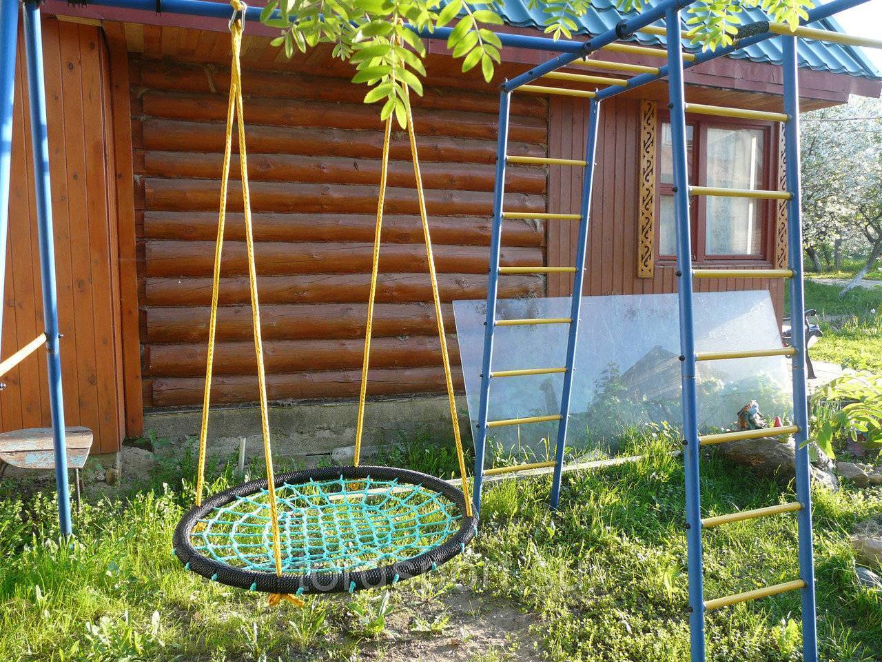 Делаем садовые качели с двумя вариантами опор на выбор